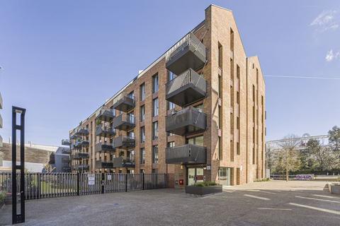 3 bedroom apartment for sale, Milliner House, 5 Wild Flower Gardens, London