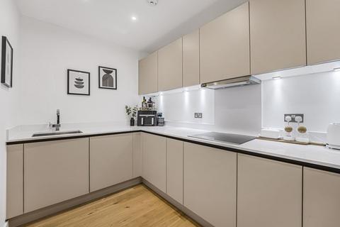 3 bedroom apartment for sale, Milliner House, 5 Wild Flower Gardens, London