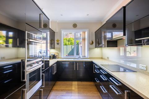 The Brackens Hollow Lane, Dormansland, Lingfield, RH7 6NS
