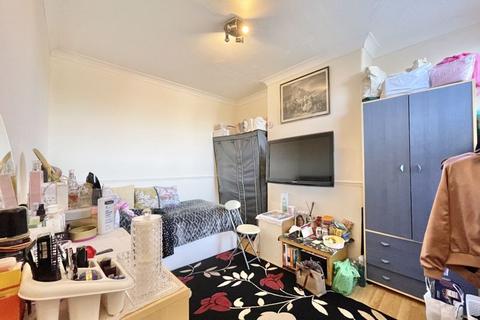26a The Parade, Claygate, Esher, KT10 0NU