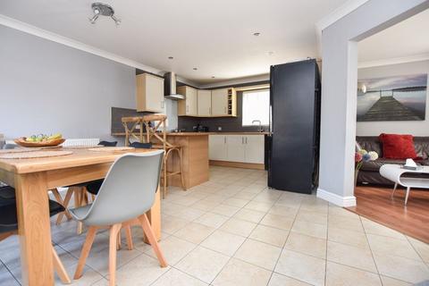 4 bedroom semi-detached house for sale, Quayside East, Bourne