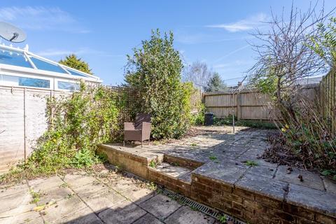 26 Bishopsgate Walk, Chichester, PO19 6FG