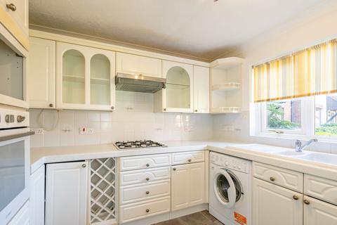26 Bishopsgate Walk, Chichester, PO19 6FG