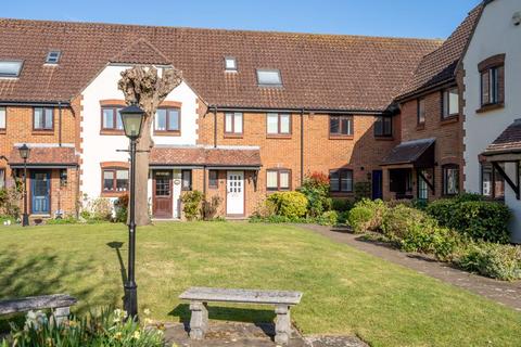 26 Bishopsgate Walk, Chichester, PO19 6FG
