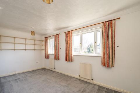 26 Bishopsgate Walk, Chichester, PO19 6FG