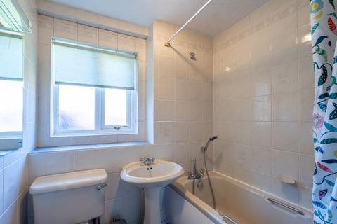 26 Bishopsgate Walk, Chichester, PO19 6FG