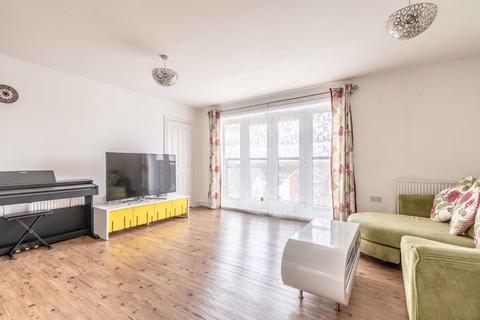 2 bedroom flat for sale, Chadwick Road, Langley