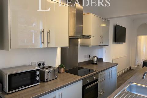 4 bedroom terraced house to rent, Guildford Street; Shelton; ST4