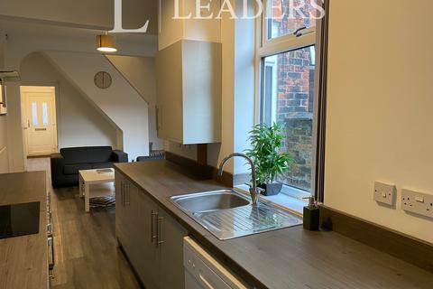 4 bedroom terraced house to rent, Guildford Street; Shelton; ST4