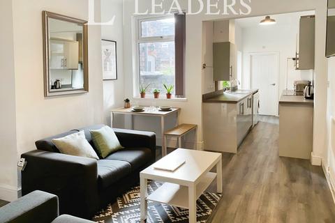 4 bedroom terraced house to rent, Guildford Street; Shelton; ST4