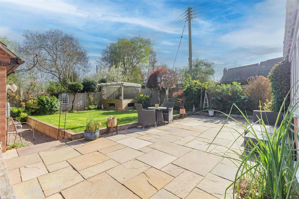 Back-garden-1-5.jpg