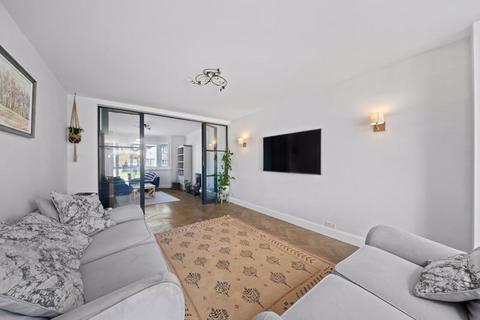 31 Blakes Avenue, New Malden, KT3 6RJ