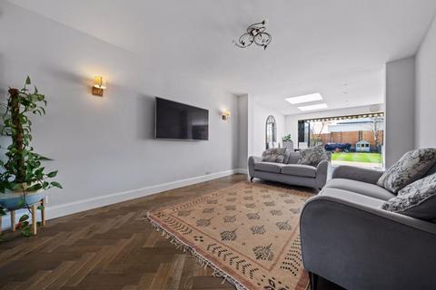 31 Blakes Avenue, New Malden, KT3 6RJ