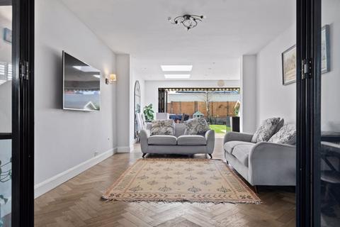 31 Blakes Avenue, New Malden, KT3 6RJ