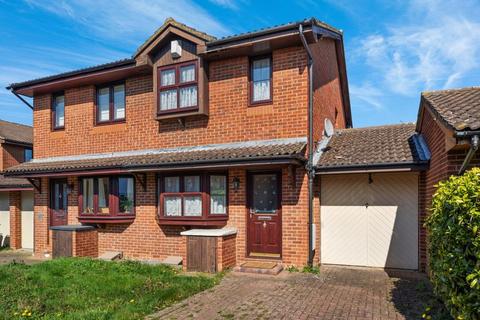 22 Trent Way, Worcester Park, KT4 8TT