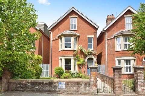 25 Bourne Avenue, Salisbury, SP1 1LP