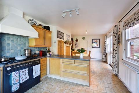 25 Bourne Avenue, Salisbury, SP1 1LP