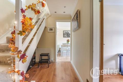 4 bedroom semi-detached house for sale, Whitmore Close, London, N11