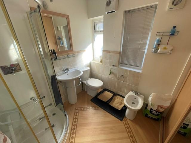 En-suite Shower