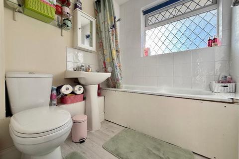 undefined, Waller Avenue, Challney, Luton, Bedfordshire, LU4 9RP