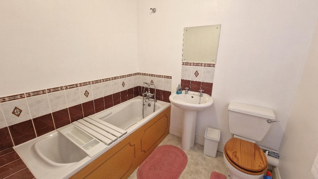 En Suite Bathroom