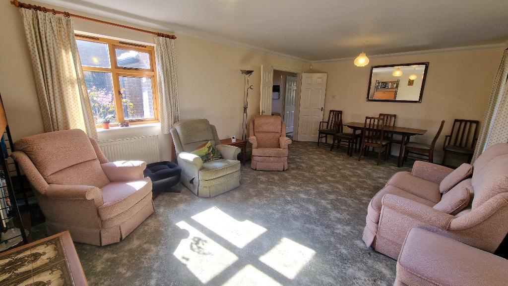 Sitting Room/Dining Room