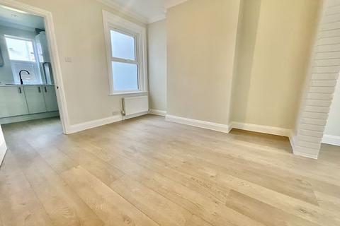 41 Grantham Road, Bournemouth, BH1 4NW