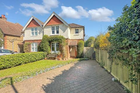47 Leas Road, Warlingham, CR6 9LP