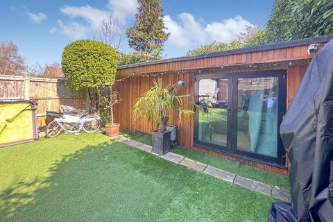 47 Leas Road, Warlingham, CR6 9LP