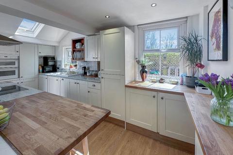 47 Leas Road, Warlingham, CR6 9LP