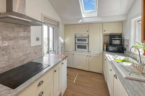 47 Leas Road, Warlingham, CR6 9LP
