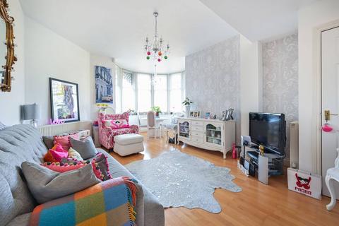 1 bedroom flat for sale, The Moorings, Bushey, WD23