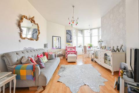 1 bedroom flat for sale, The Moorings, Bushey, WD23