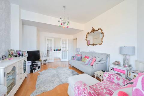 1 bedroom flat for sale, The Moorings, Bushey, WD23