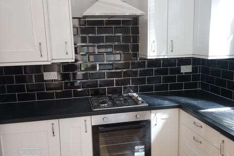 3 bedroom flat to rent, Palmerston Road, Wood Green N22 8QX