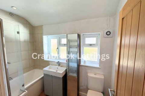 3 bedroom terraced house to rent, Poundfield Road, IG10 3PP