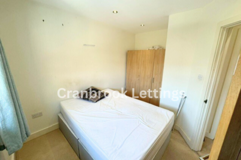 3 bedroom terraced house to rent, Poundfield Road, IG10 3PP