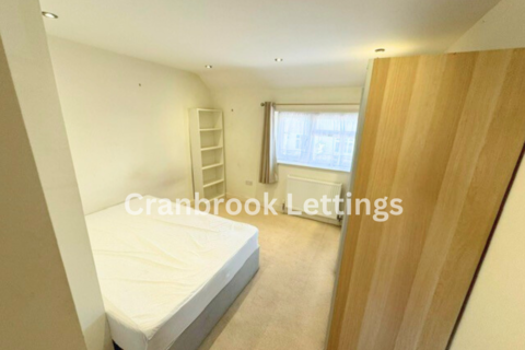 3 bedroom terraced house to rent, Poundfield Road, IG10 3PP