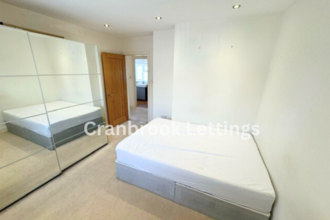 3 bedroom terraced house to rent, Poundfield Road, IG10 3PP