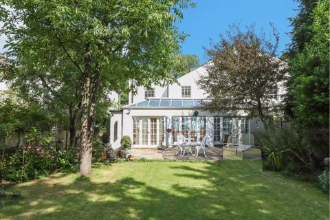 undefined, Fortis Green, London N2