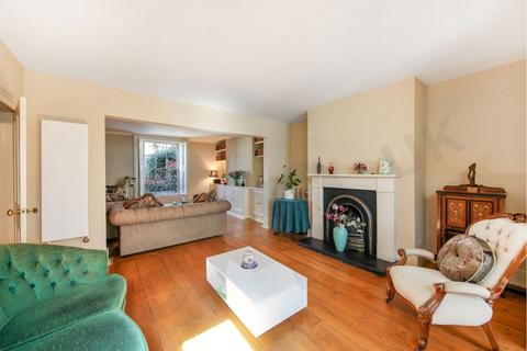 undefined, Fortis Green, London N2