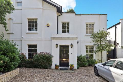 undefined, Fortis Green, London N2