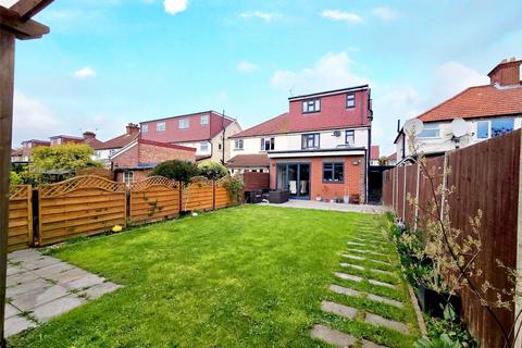 30 Dorset Waye, Hounslow, TW5 0ND