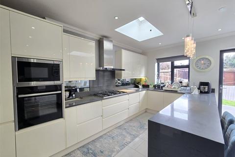 30 Dorset Waye, Hounslow, TW5 0ND