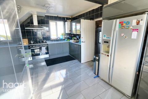 30 Barry Road, Leicester, LE5 1FA