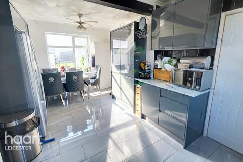 30 Barry Road, Leicester, LE5 1FA
