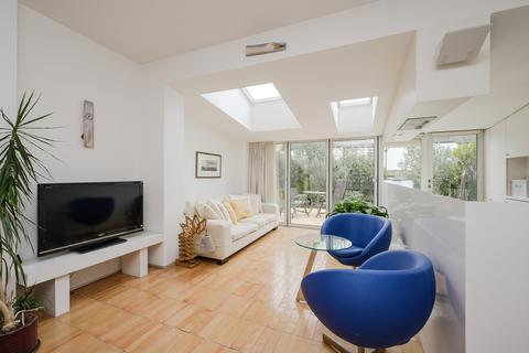47 Boscombe Road, London, SW19 3AX