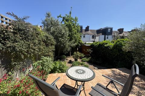 47 Boscombe Road, London, SW19 3AX