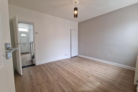 2 bedroom terraced house to rent, Priory Road, Hampshire PO4