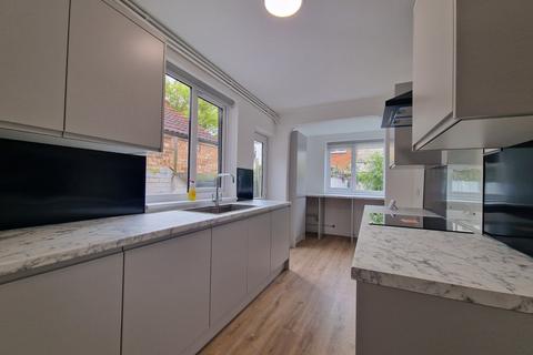 2 bedroom terraced house to rent, Priory Road, Hampshire PO4